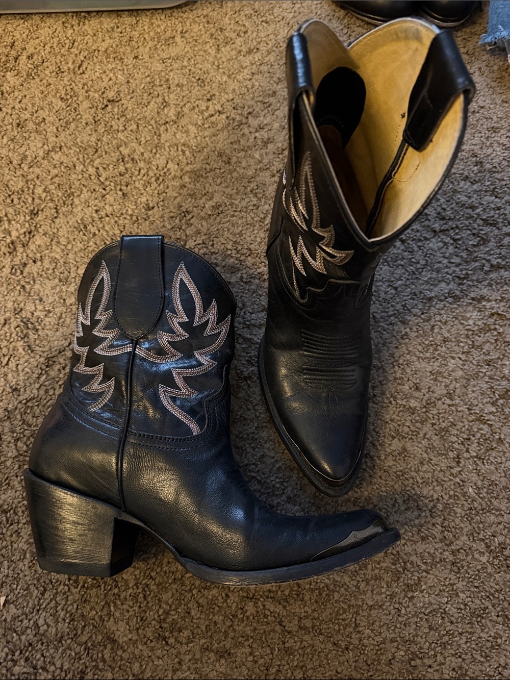 Idyllwind Black Western Embroidered Ankle Boots